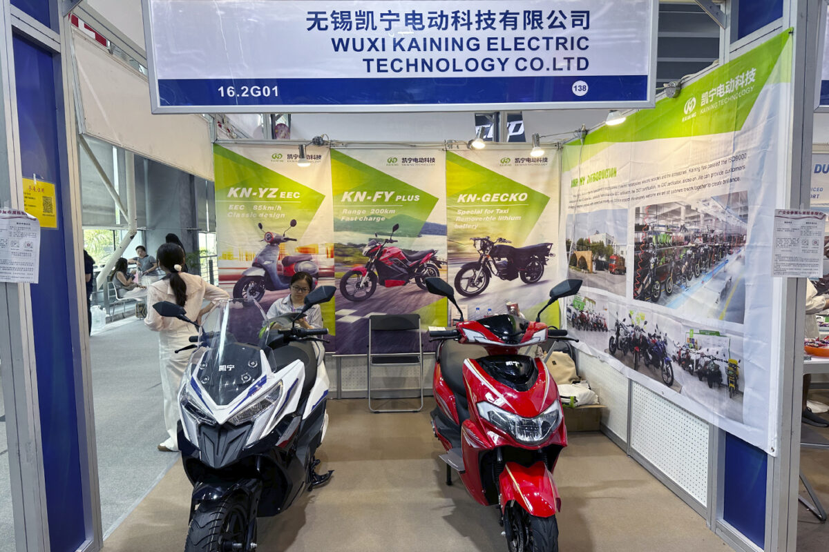 Kaining smart electric scooter features GPS triple-positioning, BMS, Bluetooth unlocking, attitude sensors, and remote communication