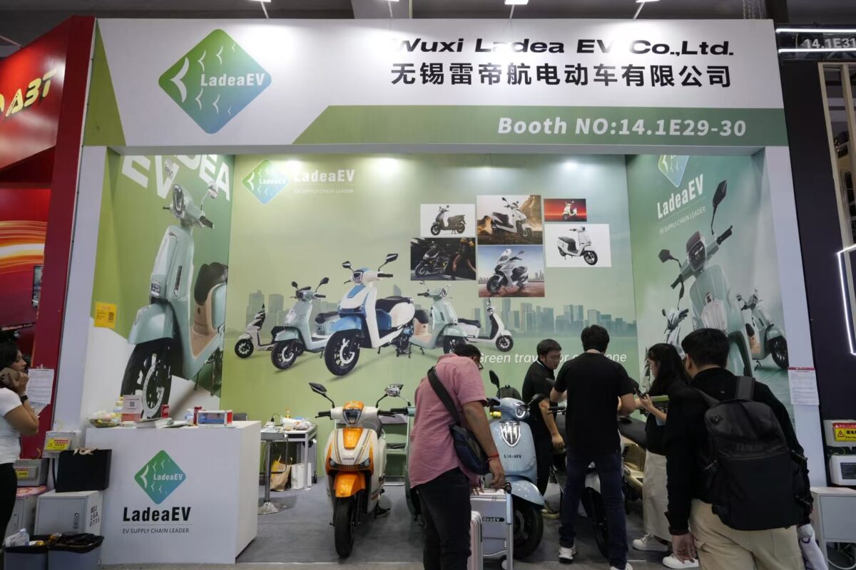 Leidihang (LadeaEV) booth engaging buyers at the 138th Canton Fair