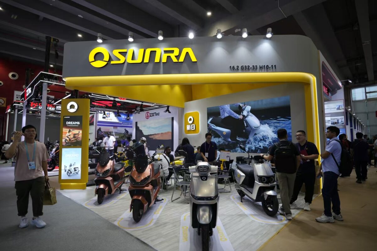 SUNRA booth with commuter scooters at the 138th Canton Fair
