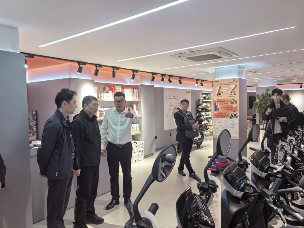Yadea electric scooter store in Egypt visited by China electric scooter manufacturers