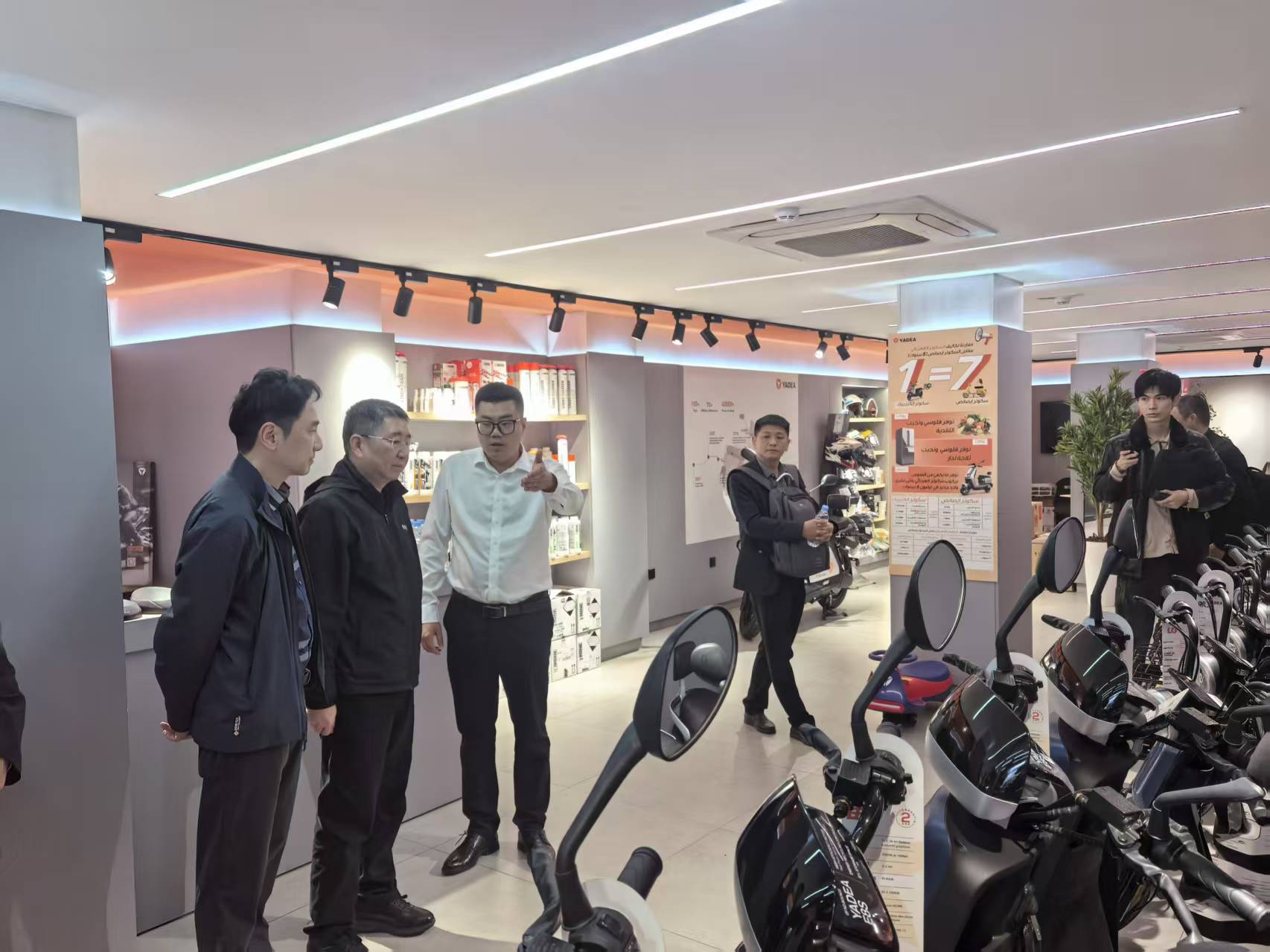 Yadea electric scooter store in Egypt visited by China electric scooter manufacturers