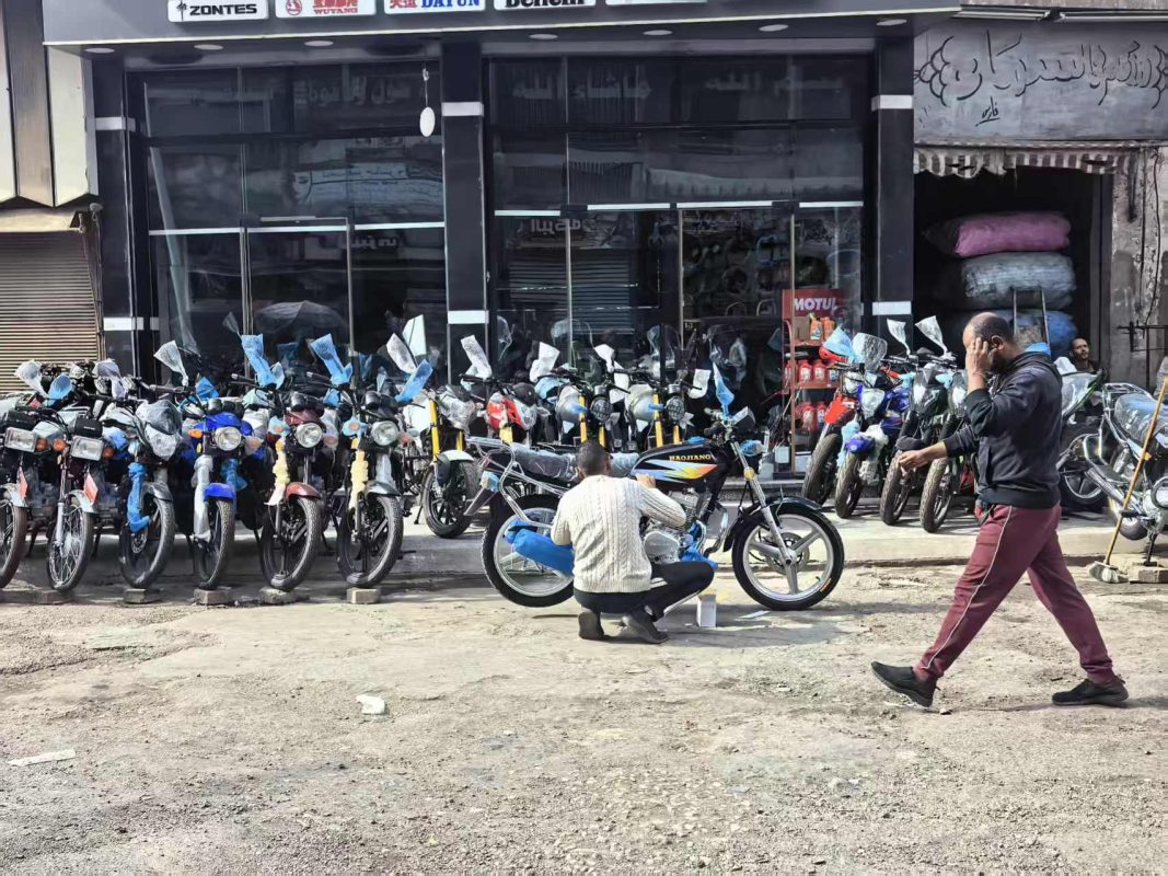 Yadea electric scooter store in Egypt visited by China electric scooter manufacturers